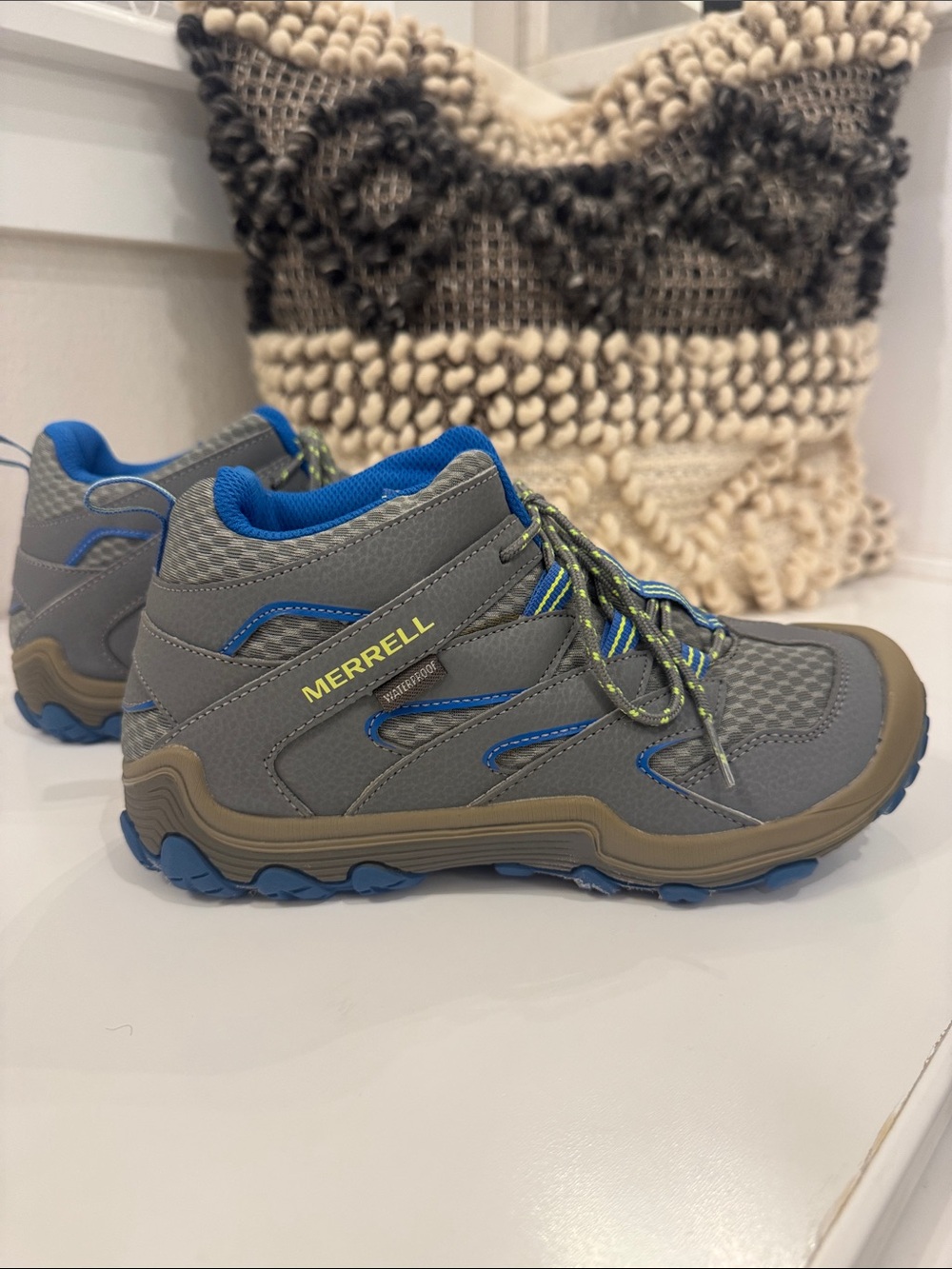 Merrell Youth (Sz 6) Boots, gray and blue